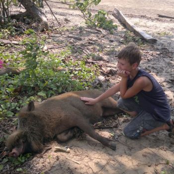 mijn zoon met zijn beste vriend in Bako nationaal park